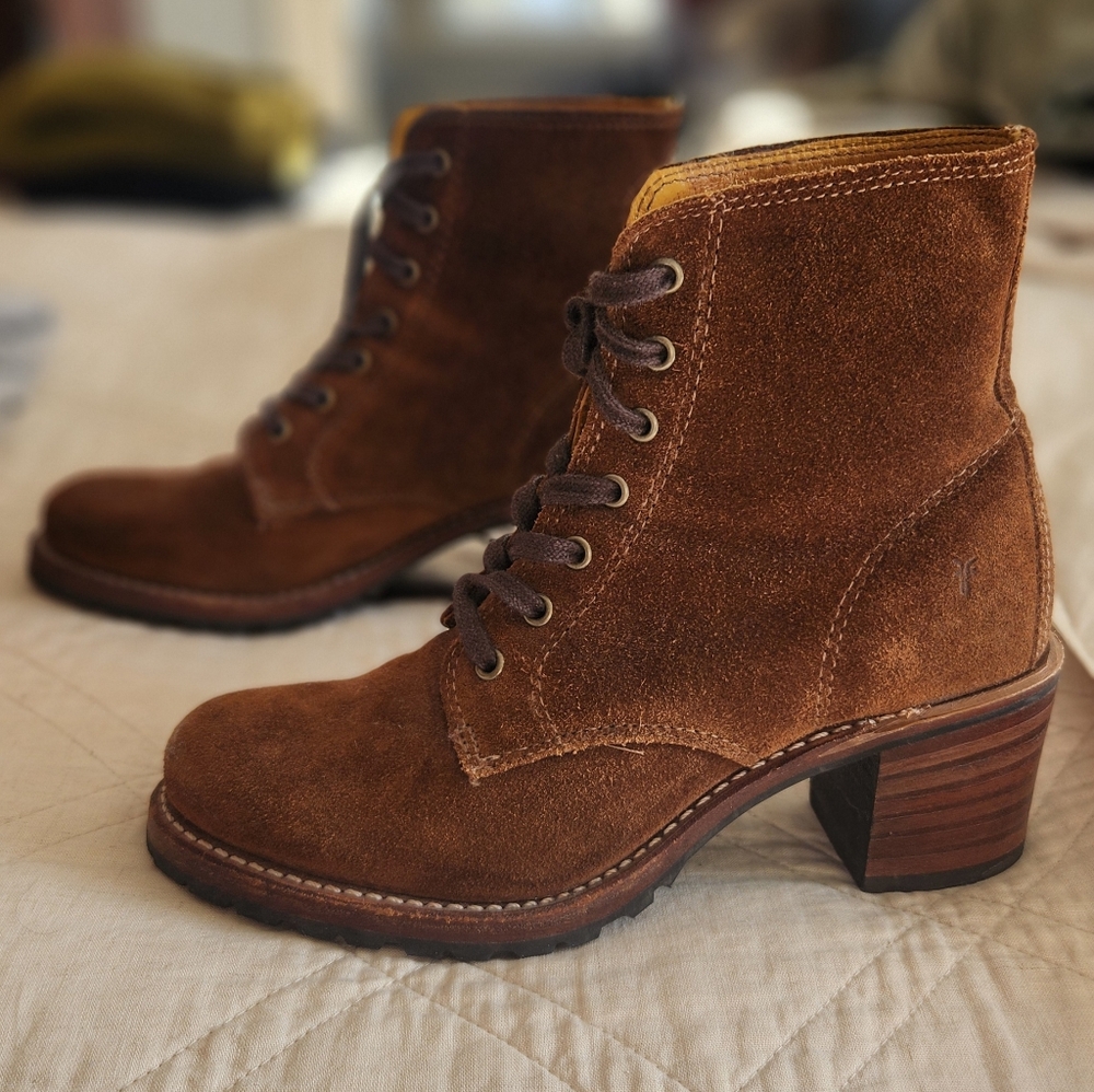 6 1/2 Frye Sabrina 6G suede boot